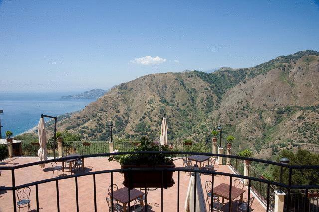 Agostiniana Hotel Santa Teresa Di Riva Ngoại thất bức ảnh
