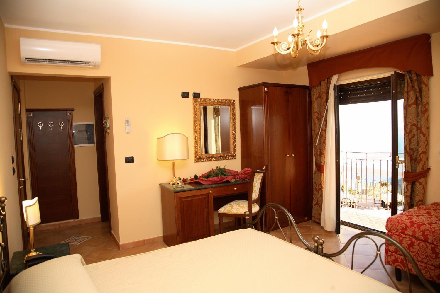 Agostiniana Hotel Santa Teresa Di Riva Ngoại thất bức ảnh